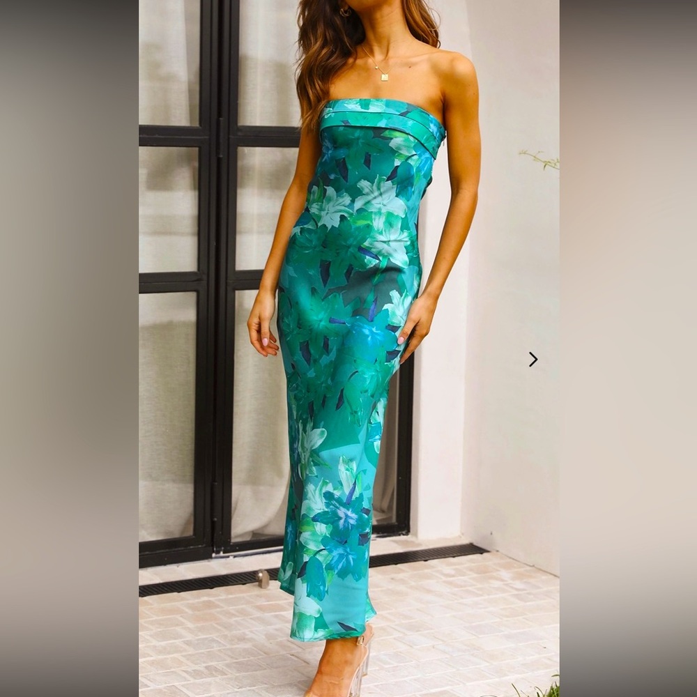 Perfect wedding guest dress. Size medium. Never worn.